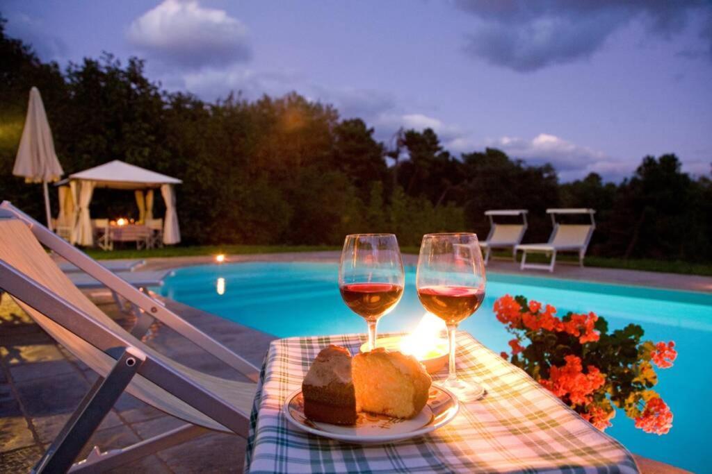 Villa Liz Tuscany, Private Pool, Hot Tub, Property Fenced, Pets Allowed Поппи Экстерьер фото